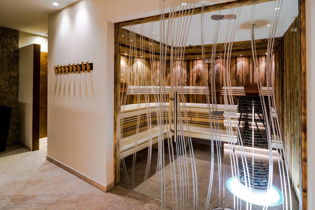 Hotel Alaska Selva di Val Gardena Bagian luar foto