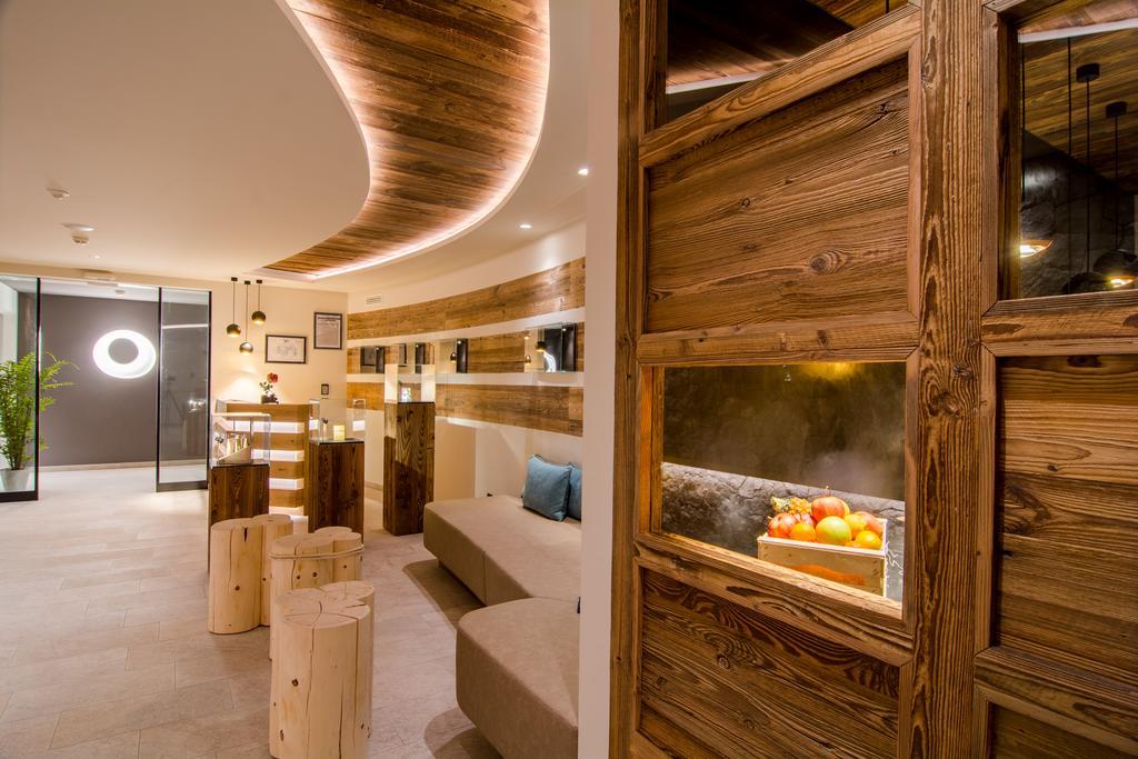 Hotel Alaska Selva di Val Gardena Bagian luar foto