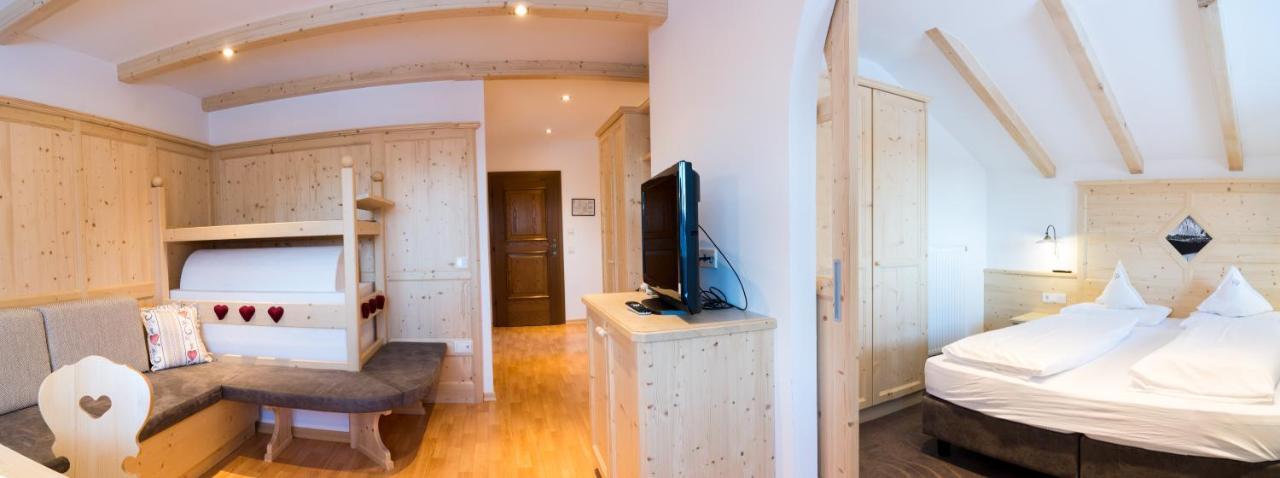 Hotel Alaska Selva di Val Gardena Bagian luar foto